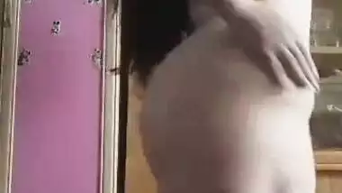 Very hot bahbi showing her big ass