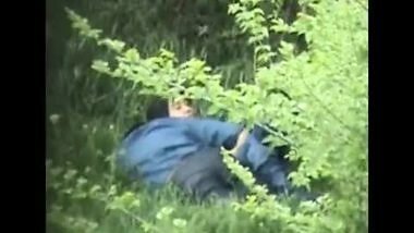 Desi sex site presents hot outdoor sex scene of desi lovers
