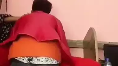 Kashmiri girl fucks in the internet cafe in desi porn