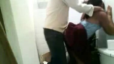 Indian Girl got quick fuck with her BF in unused toilet