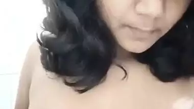 Desi Girl Play With Her Boobs