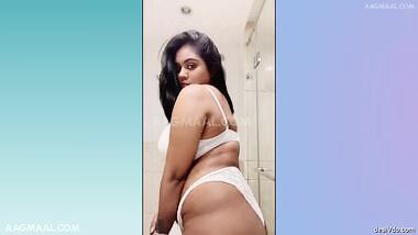 Desi sexy college girl smoke