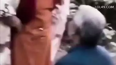 Uncle sucking aunty boobs while walking in park