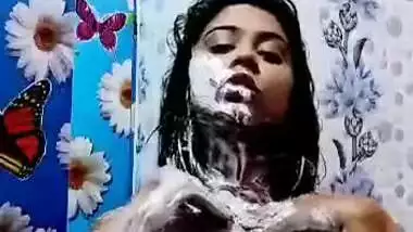 Busty Girl Nude Bath Selfie Mms Video
