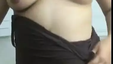 Desi hot face randi show her boobs part 1