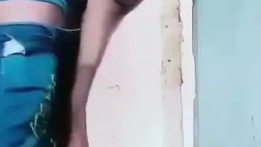 Desi lover fucling standing