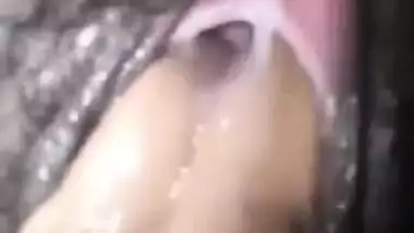 Young gal demonstrates the way she likes fingering her Desi XXX cunt