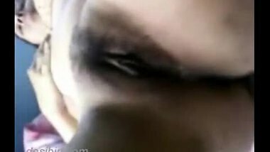 Horny desi lady getting her pussy exposed and clit rubbed nicely!
