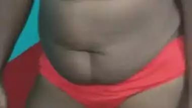 Shameless Desi hottie demonstrates her XXX body in front of the cam