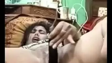 Horny slut masturbating fuck holes for double pleasure