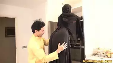 Muslim Bhabhi Ne Burka Utha Ke Apne Bhaiya Se Gaand Chudwa Li - Bhai Behan And Niks Indian