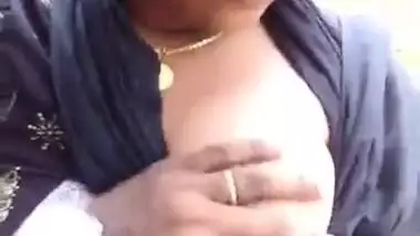 Mallu boob engulfing outdoors sex MMS