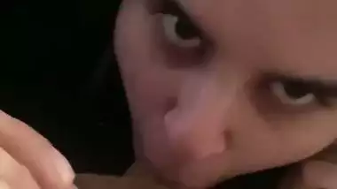 College girl’s erotic desi blowjob to her lover