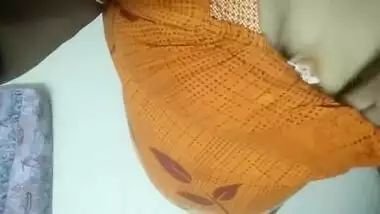 Telugu bhabhi taking her big boobs out