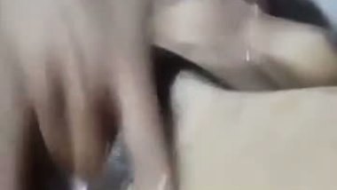 Nude Bangla girl sticks fingers into her juicy XXX cunt in Desi porn