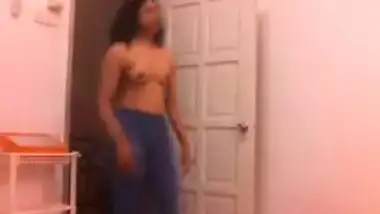 Bhabhi Changing After Shower - Movies. video3porn3