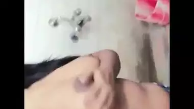 desi girl showing her boobs