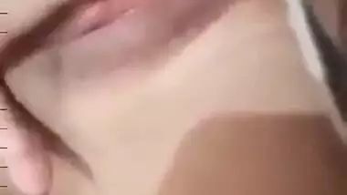 Cute Desi Babe Showing Boobs n her Pink Pussy