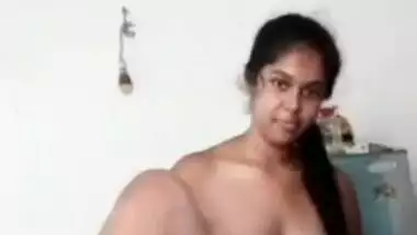 Cute Desi girl Shows Boobs and Fingering