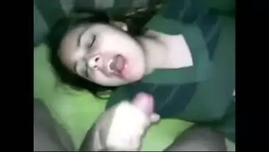 Pakistani sex movie of Muslim Karachi college beauty swallowing cum!