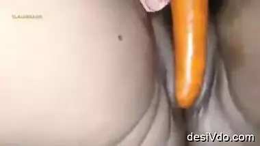 Desi Bhabhi Masturbating With Carrot