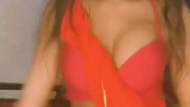 CUTIE DESI SEXY CLEAVAGE GIGGLE AWESOME
