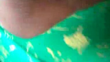 feeling satin saree aunty ass
