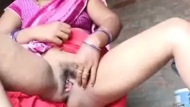 Today Exclusive- Bhabhi Play With Her Pussy