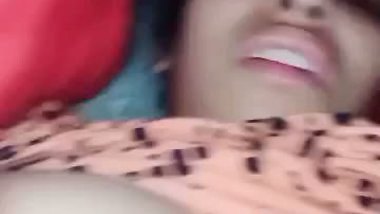 Girlfriend sucking boobs and viral desi fingering