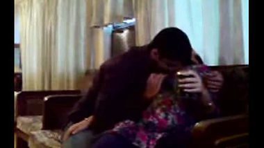 Amateur college girl boob press & foreplay mms