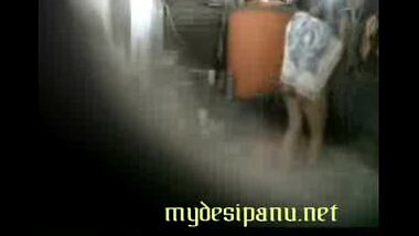 Neighbor aunty hot bath scene captured by voyeur