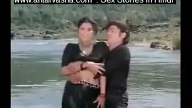Asha Sachde bathing in river : hot Bollywood actress