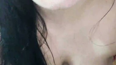 Desi Babe Seduces With Sultry Lips