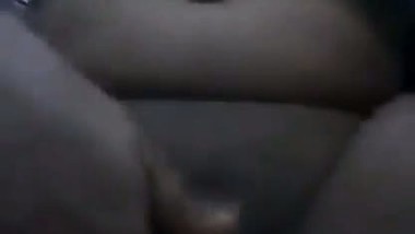 Horny Indian bhabi masturbating MMS selfie