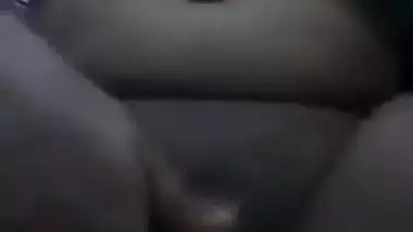 Horny Indian bhabi masturbating MMS selfie