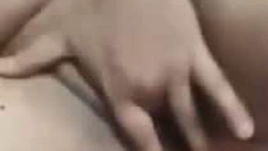 Chubby wife fingering pussy with viral video call chat