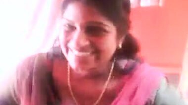 Smart Indian Kerala Aunty Show her HUGE Boobs