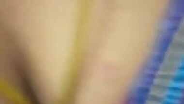 Beautiful married Tamil aunty in a hot saree shows her boobs