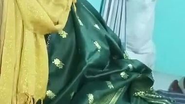 Muslim lady gives a desi blowjob to her lover