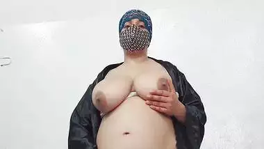Indian Muslim Girl Showing Big Tits In Hijab