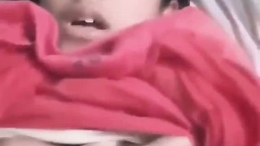 Cute college girlfriend boobs show viral MMS