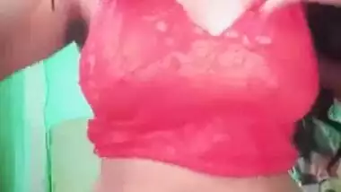 Sexy Desi Girl Showing Boobs
