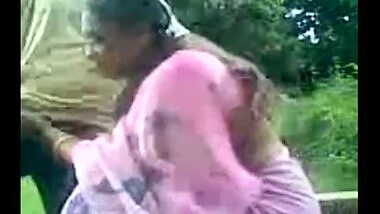 Mature aunty gives outdoor blowjob & side boobs