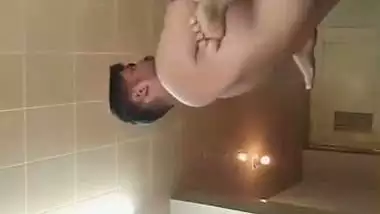 Lovers in OYO room fucking harder in missionary style