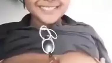 Massive Indian boob show MMS selfie episode