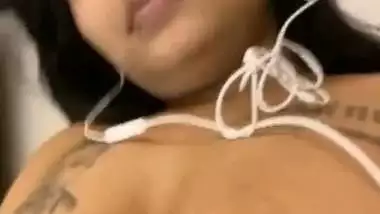 Milf removes her milk and fingers in Tamil video call sex
