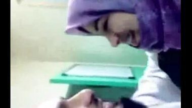 Indian Pakistani Hijab Girl Boobs Show