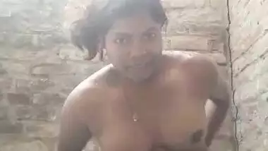 Village lady nude bath video