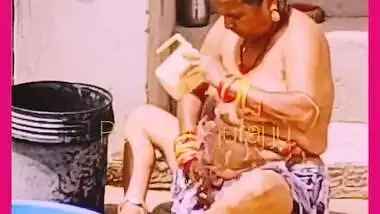 Desi Indian Village Mature Aunty Bathing Video