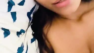 Poonam pandey Hey Teen…check my nail art